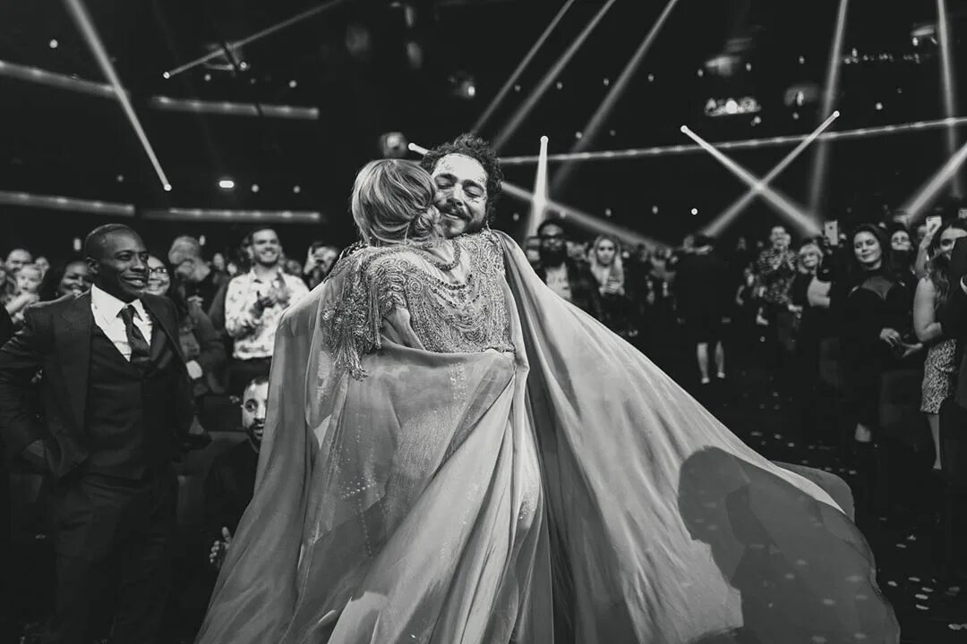 Taylor swift post malone. Taylor swift hugs. fortnight taylor swift featuring post malone.