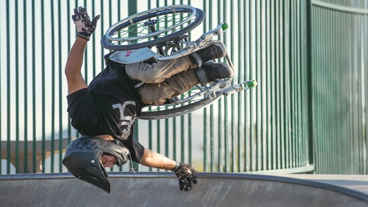 Wheelz game. Паркур на инвалидной коляске. Aaron fotheringham. Aaron wheelz fotheringham. Wheelz.
