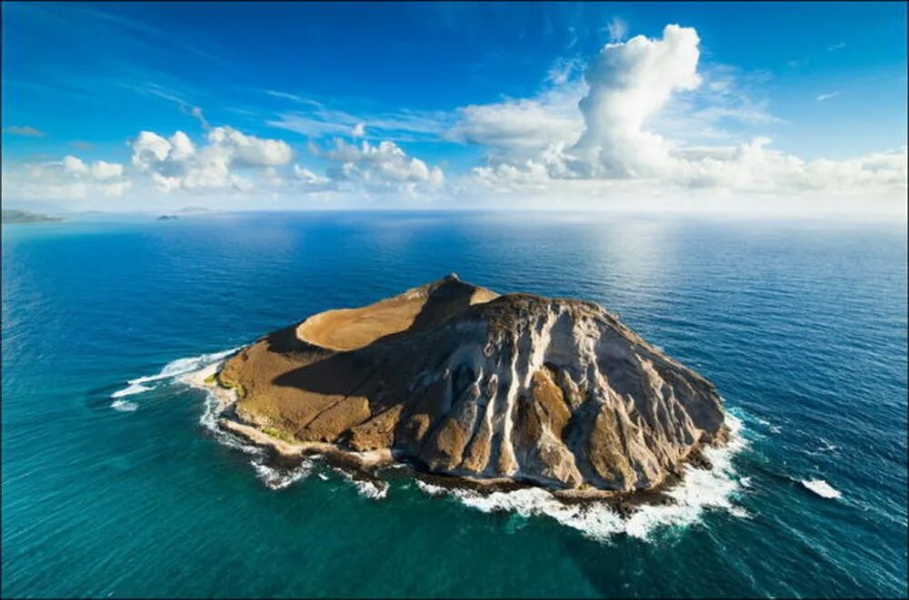 Известный остров омывается водами самого большого океана. Гавайские острова океан. Гавайи Тихоокеанское побережье. Тихий океан Гавайи. Остров Оаху.