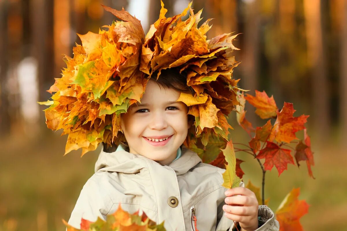 Фотосессия детей осенью. Осенние прогулки с детьми. Дети осенью. Осенние прогулки с детьми. Счастливые дети осенью.