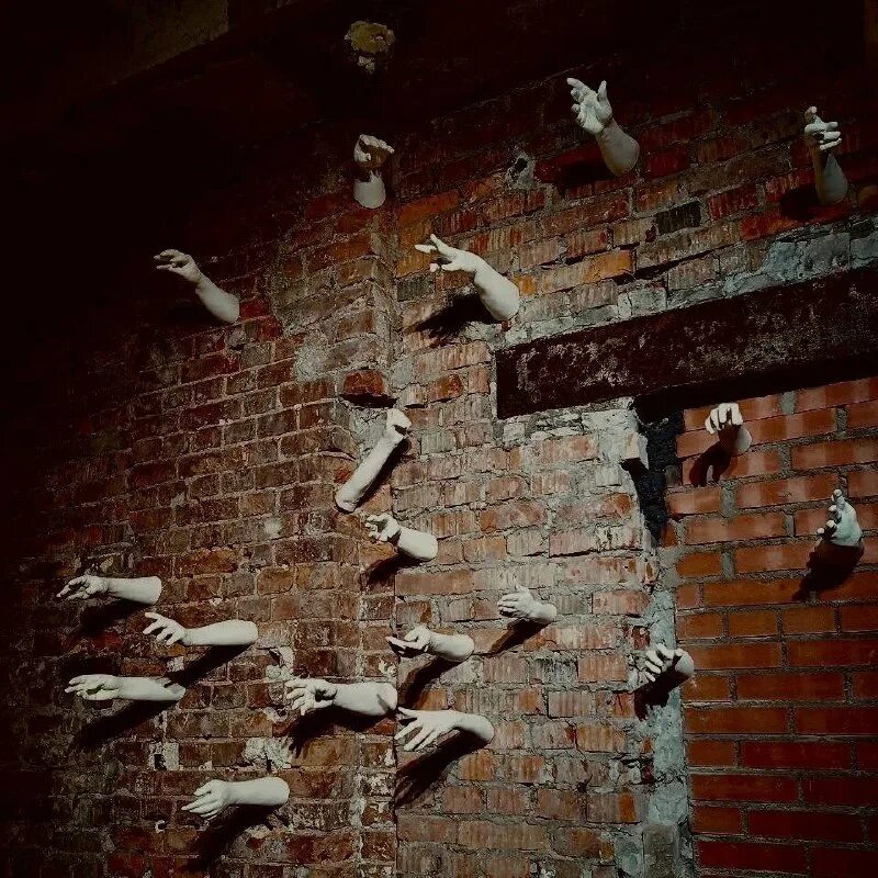 Скульптор владимир полянский. Выставка сотворение в анненкирхе. Выставка апокалипсис санкт петербург. Брусницын культурный квартал. Выставка апокалипсис санкт петербург.