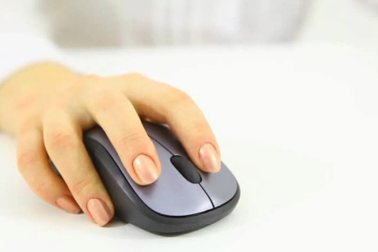 Комп с ногами. Logitech g g403 prodigy wireless. Мышка для компьютера. Spark отслеживает движение мышки. Человек управляет мышкой.