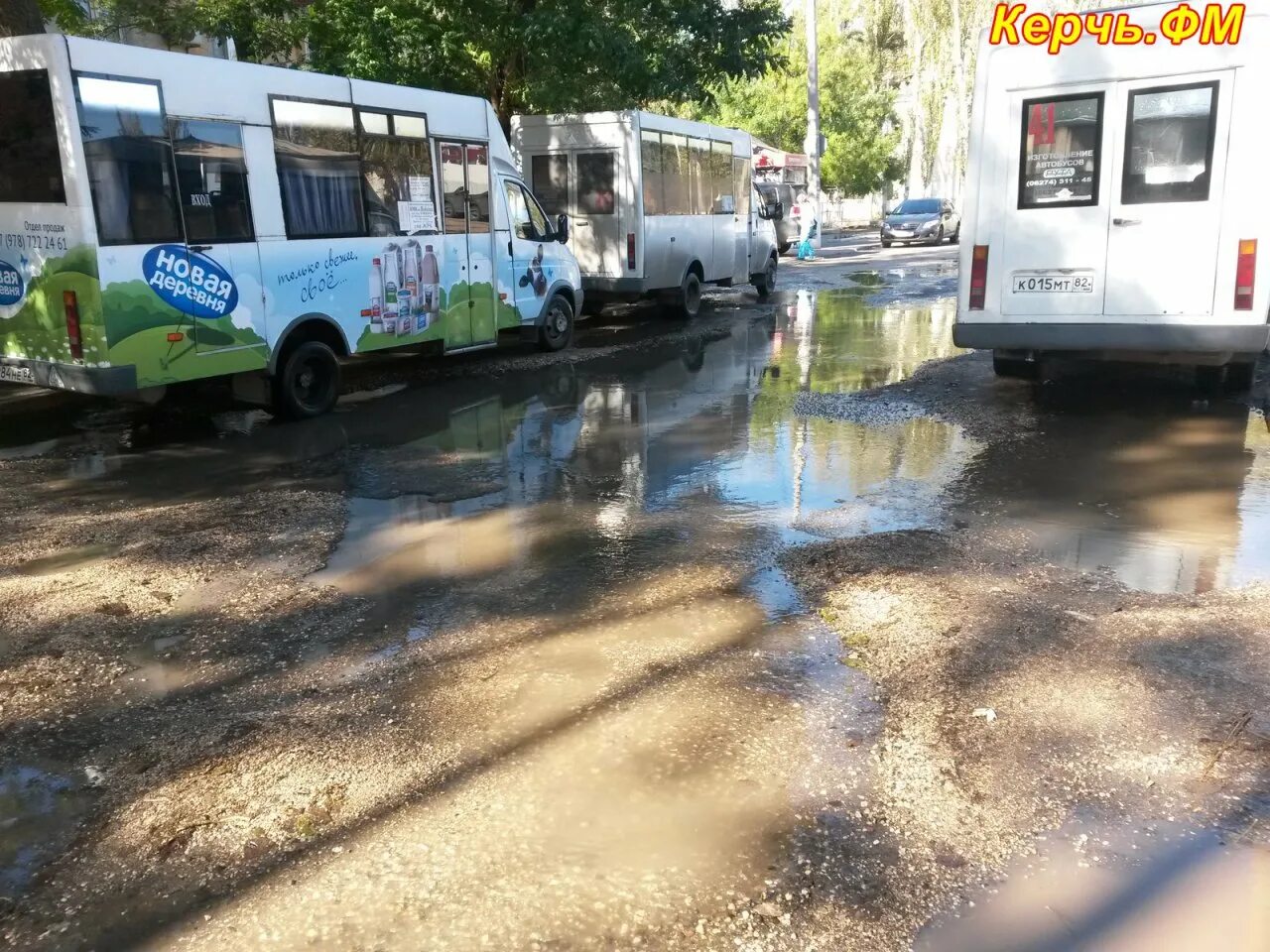 В октябрьском нет воды сегодня почему. Улица Цибизова Керчь. Керчь нет воды сегодня почему. Керчь Цибизова стройка. Доставка воды Керчь транспорт.