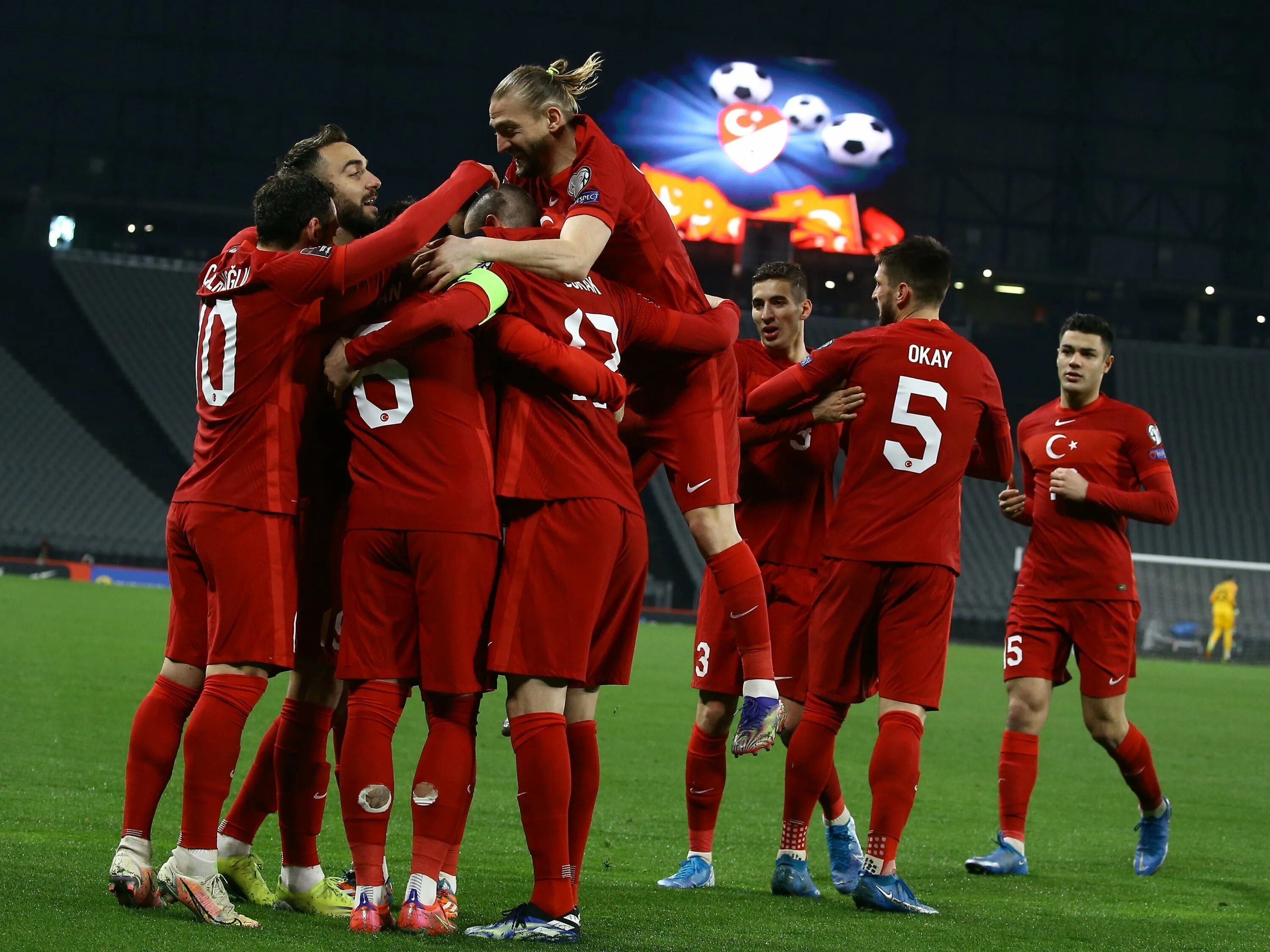 Turkish football. Сборная турции по футболу на евро 2000. Турция футбол. Игроки сборной турции. Сборная турции по футболу фото.
