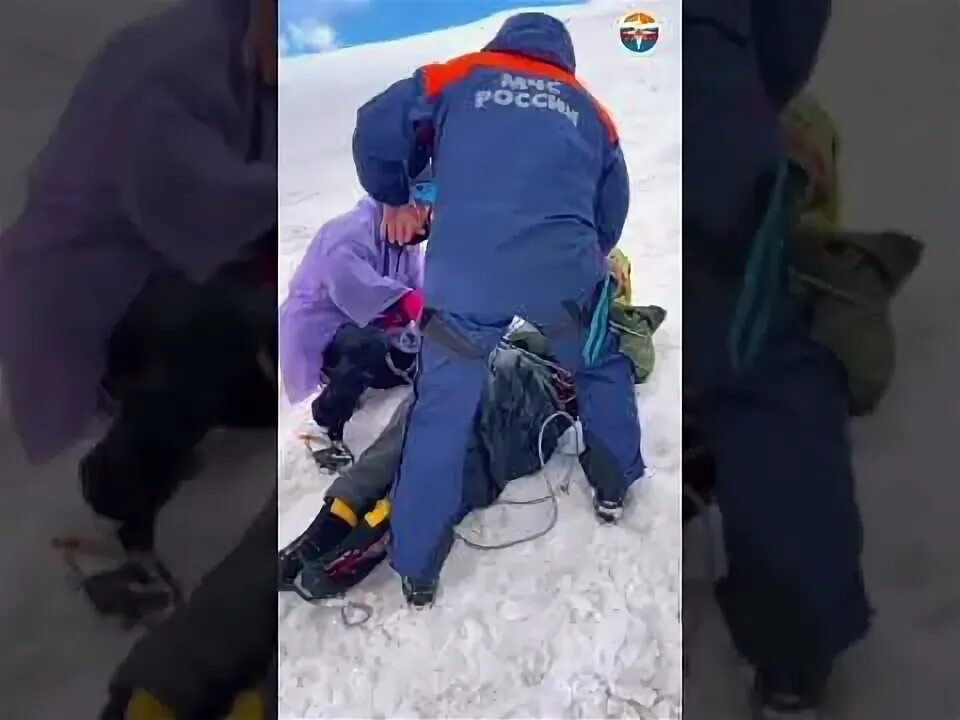 Видео где альпинист сорвался с горы насмерть.
