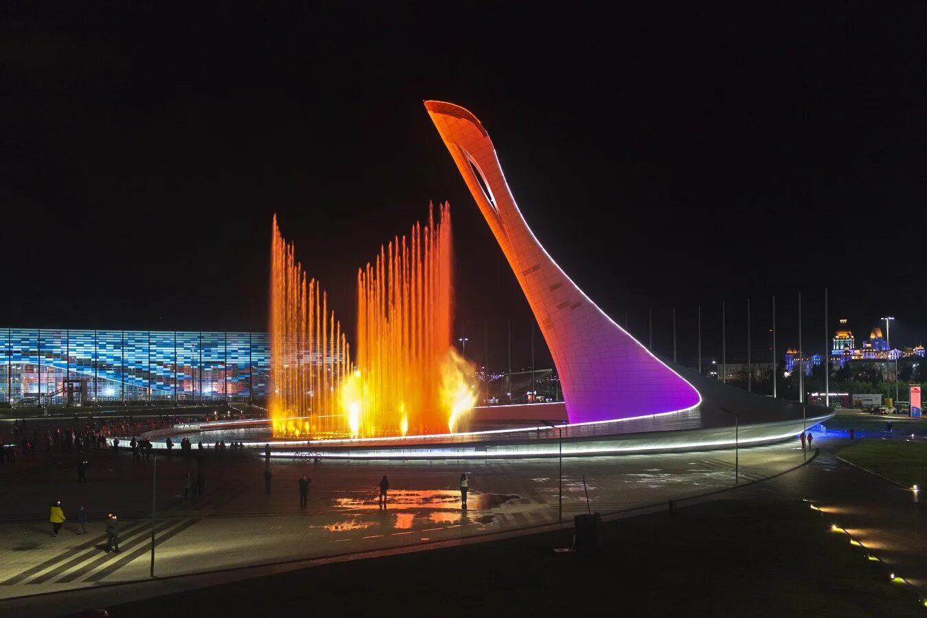 Олимпийский парк часы работы. Поющие фонтаны Сочи Олимпийский парк. Поющий фонтан Адлер Олимпийский парк. Сочи Адлер Олимпийский парк. Поющий фонтан в Сочи в Олимпийском парке.