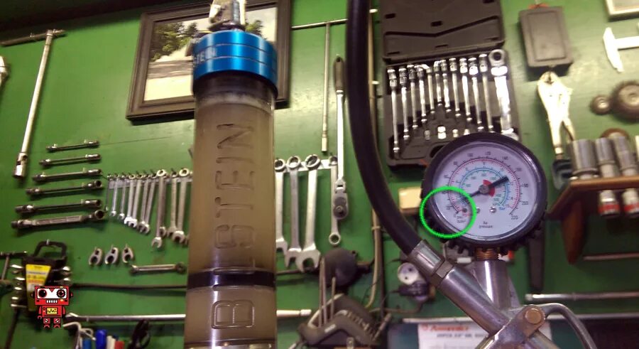 Амортизатор rbc 1412 smc. Газовый амортизатор регулируемый схема. Давление в заднем амортизаторе велосипеда. Rockshox rear shock air pressure chart. Давление в шинах питбайка 125.