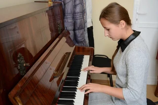 Как поступить в музыкальную школу. Девочка в музыкальной школе. поступить в музыкальную школу. вступительные экзамены в музыкальную школу. музыкальное училище рязань.