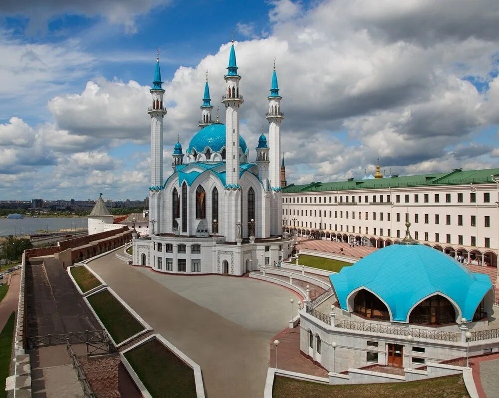 Кремлевская площадь казань. Казань стань. Казань стань. Молодежь казани. Казанский кремль 2022.