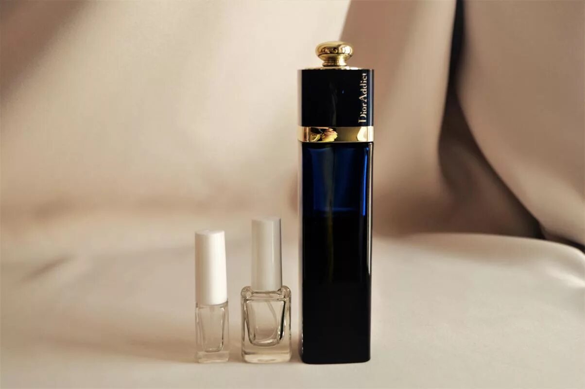 Диор аддикт 50. Духи диор аддикт. Dior addict dior духи. Кристиан диор синие. Духи диор аддикт.