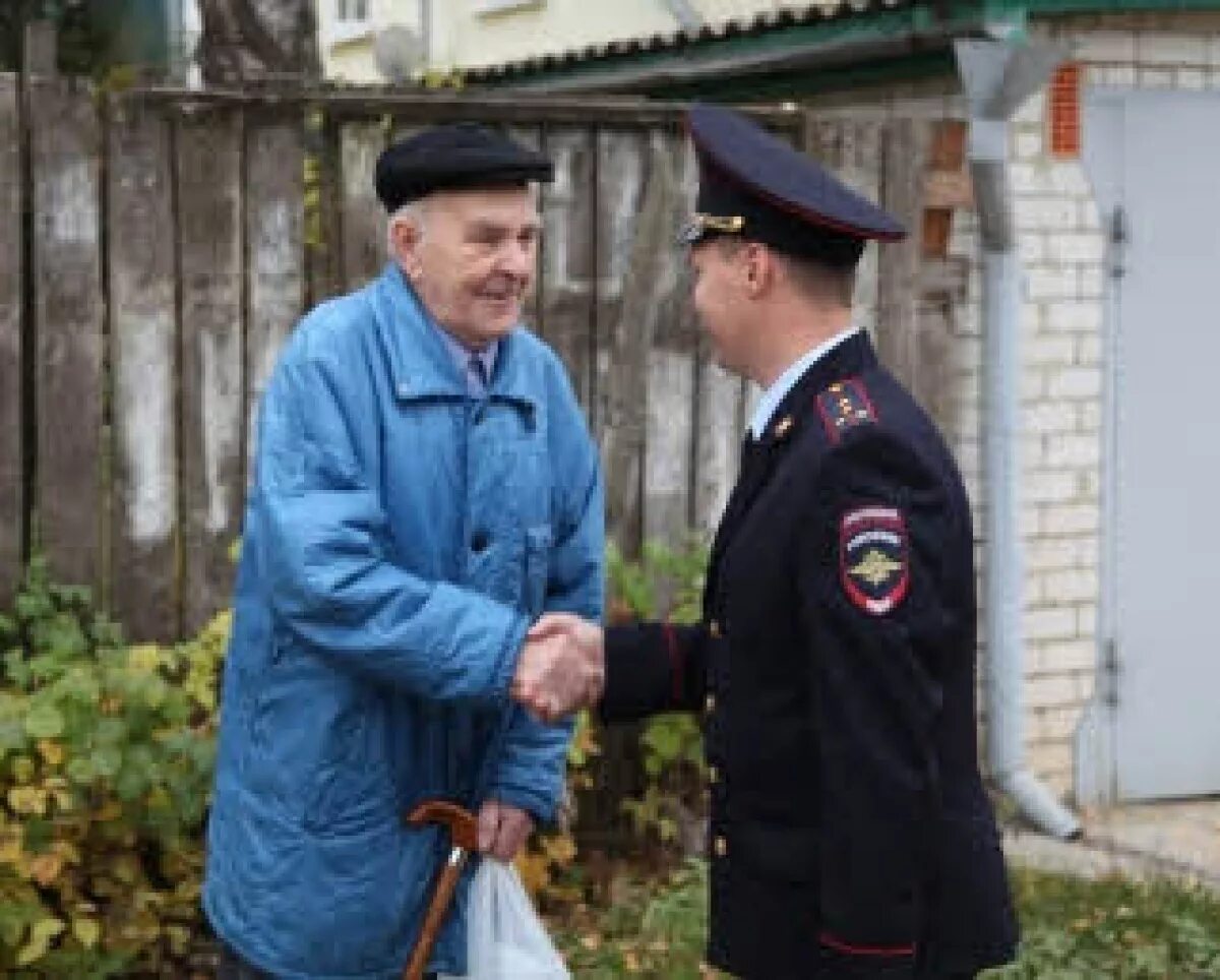 Общение с гражданами сотрудников овд. Полиция и граждане. участковый. участковый полиции. участковый с гражданами.