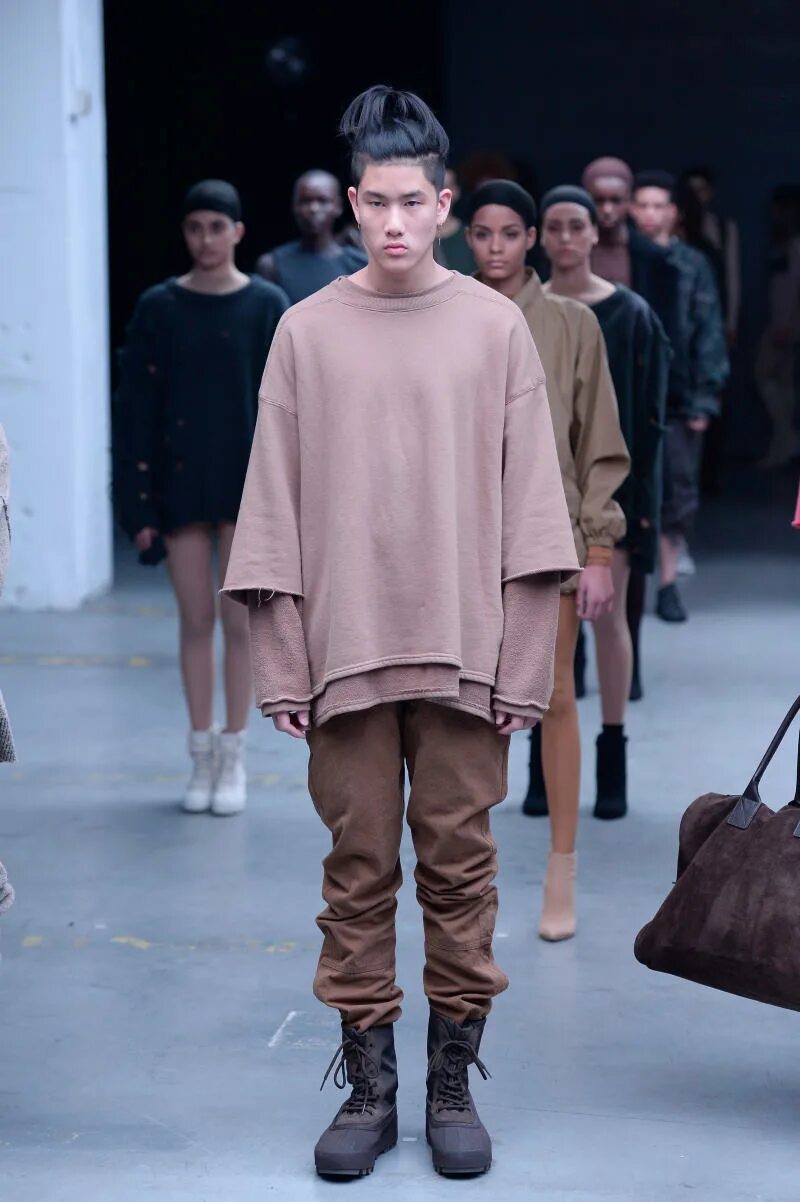 Одежда Yeezy Kanye West. Канье Уэст Fashion. Канье Уэст коллекция одежды 2022. Yeezy одежда