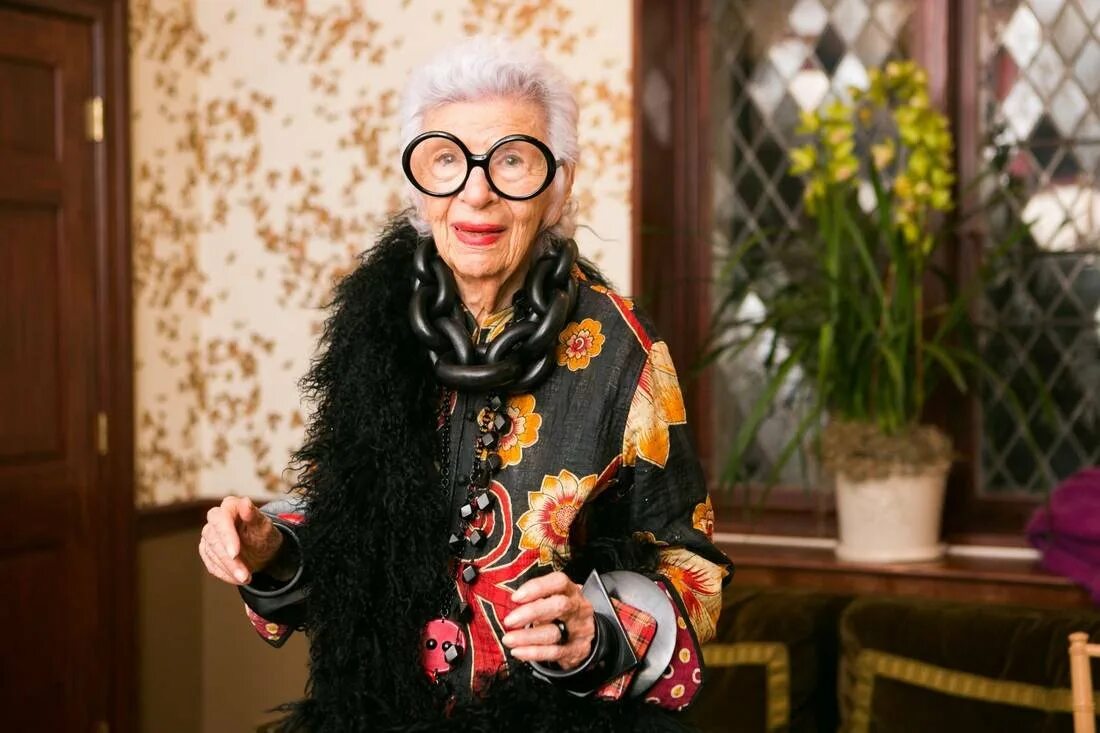 Iris apfel. Айрис Апфель. Айрис Апфель стиль. Модельер Айрис Апфель. Икона стиля Айрис Апфель.