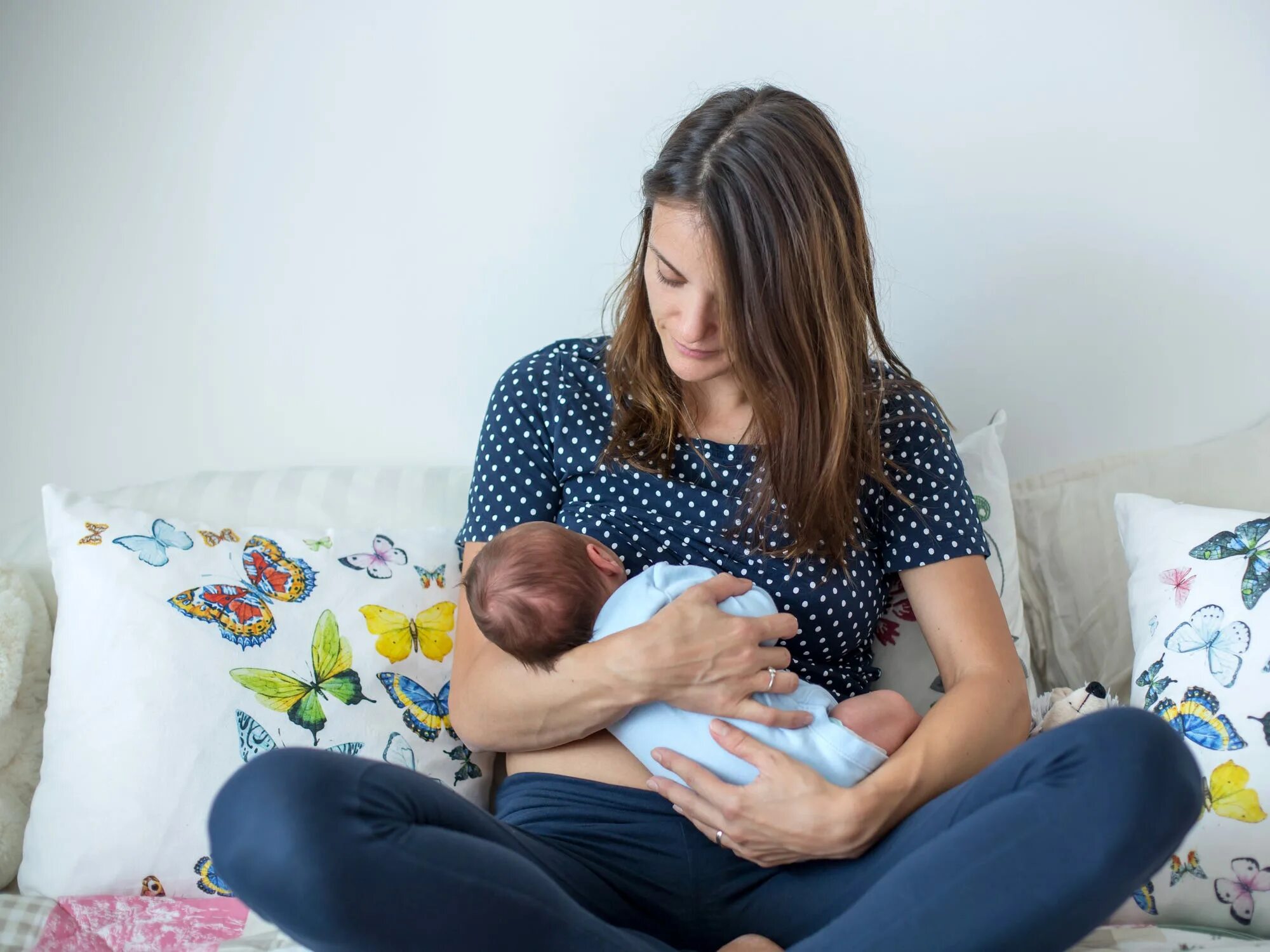Breastfeeding instagram. Грудное вскармливание. Простуда и грудное вскармливание. Фото Tomsickova Tatyana /Shutterstock/. Бреасфеединг Милк.