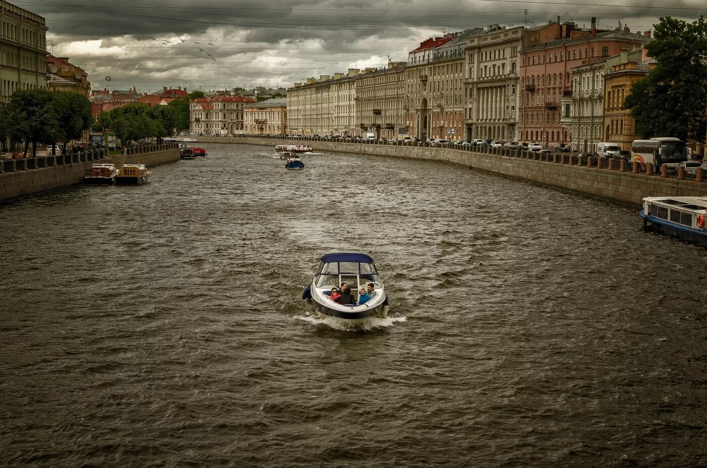 Побережие реки мойка. Питер река мойка мосты. Мало-конюшенный мост. Река мойка санкт-петербург. Река мойка автобус.