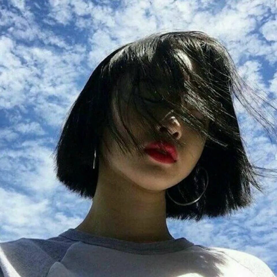 Девушка арт. Брюнетка с каре со спины. Алина вихлянцева. Нарисовать девушку без лица. Эстетичные аватарки девушек.