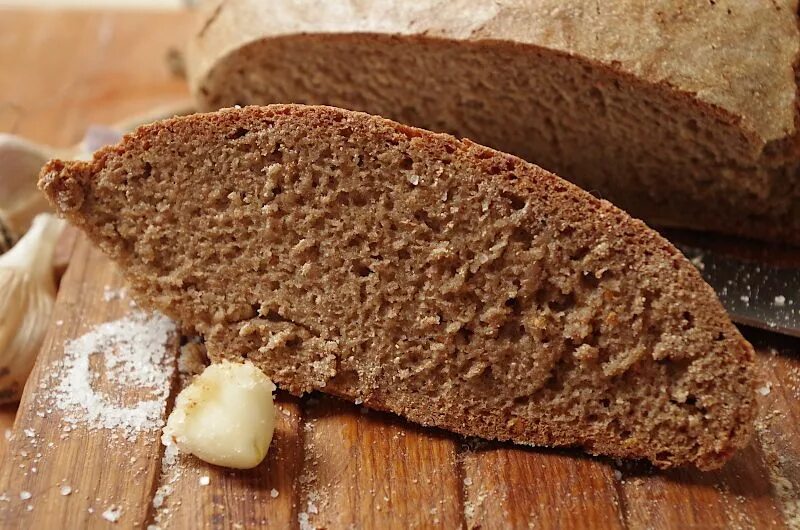 Хлеб с пшеничным солодом. Ржаной хлеб. Украинский хлеб. Ржаной украинский хлеб. Черный ржаной хлеб.