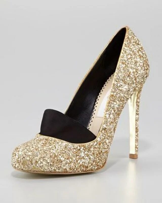 Шикарные туфли. Туфли женские серебристые. Кристиан лабутен свадебные туфли. Рандеву золотые туфли. Лодочки серебристые с блестками.