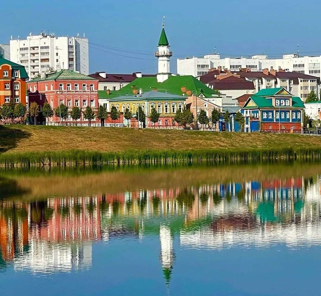 Улицы старо татарской слободы казань. Казань староттарская слорбода. Старо-татарская слобода на озере кабан. Казань старо татарская слобода достопримечательности. Казань стататарская слоода.