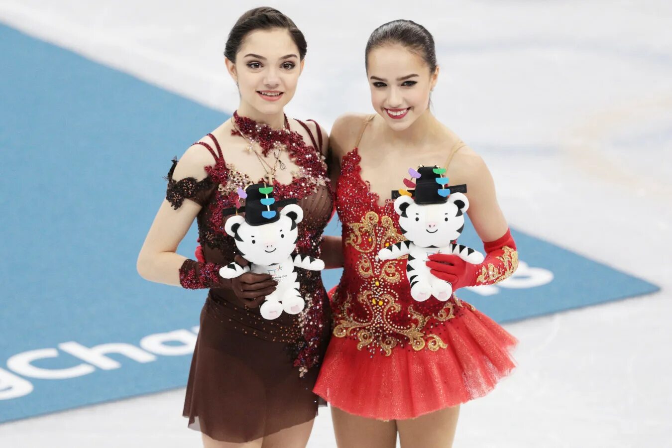 Алина загитова и евгения медведева. Медведева алина алексеевна. Алина загитова и евгения медведева олимпиада 2018. Алина медведева белгород. Алина загитова и евгения медведева олимпиада 2018.