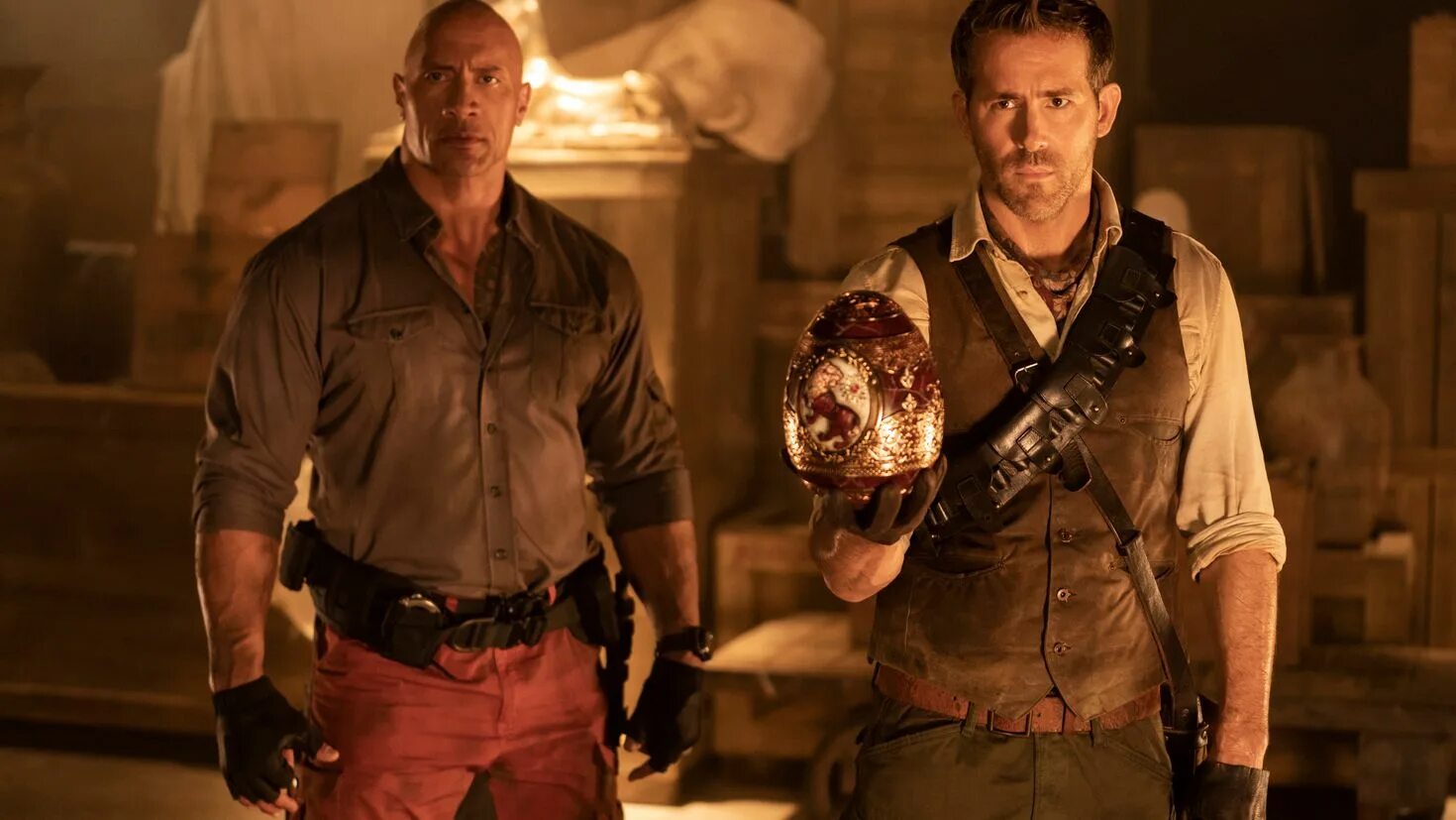 Red notice фильм 2021. Скала и рейнольдс. Фильм нетфликс красное уведомление. Скала джонсон и райан рейнольдс. Скала и рейнольдс.