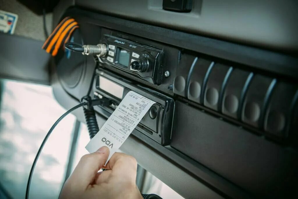 Св400 тахограф. Тахограф цифровой с блоком скзи. Тахограф цифровой "меркурий та-001" с скзи. Что такое тахограф в автомобиле. Тахограф на грузовой автомобиль.