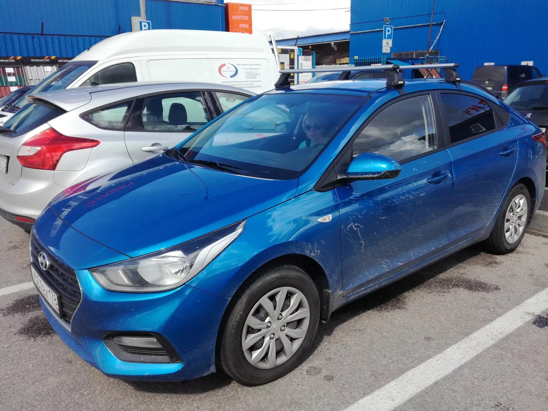 Багажник солярис 2019. Багажник на крышу hyundai solaris 2. hyundai solaris 2013 багажник на крышу. хендай солярис 2 багажник. багажник солярис 2017.