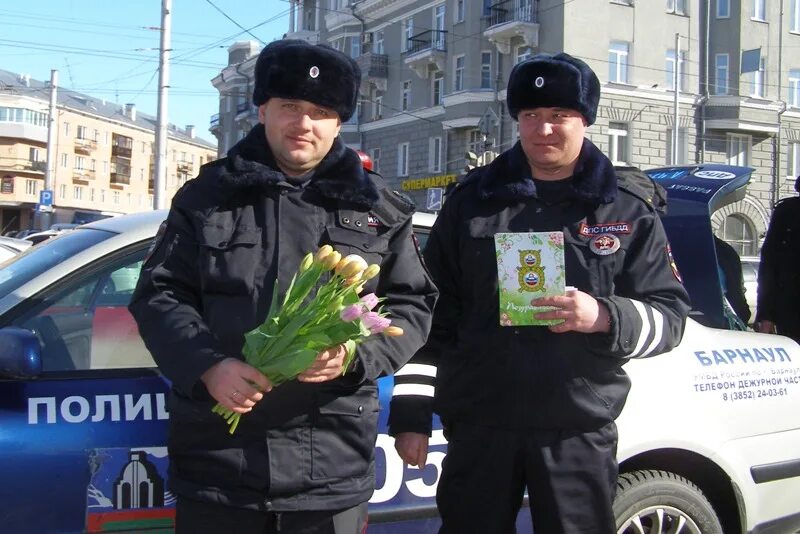 Гибдд 6 октября. ГАИ Барнаул сотрудники. ГИБДД Барнаул. ДПС Барнаул. Сотрудники ДПС города Барнаула.