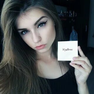 Девушки с сигной