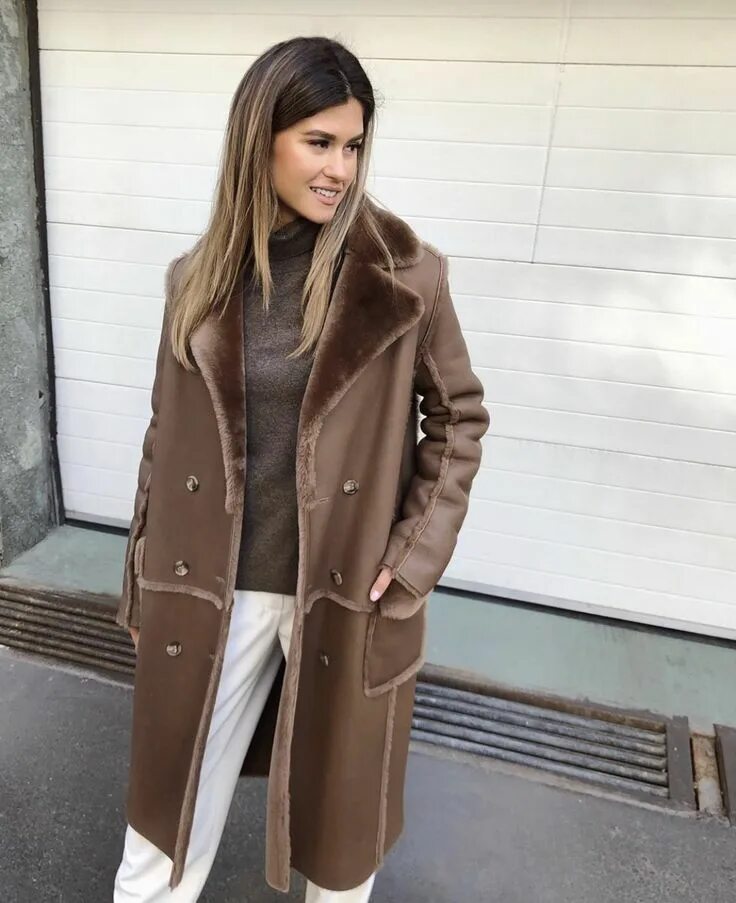 Двубортная дубленка. Искусственная дубленка balmain. Двубортные дубленки. Дубленка гермес. Двубортная коричневая дубленка.