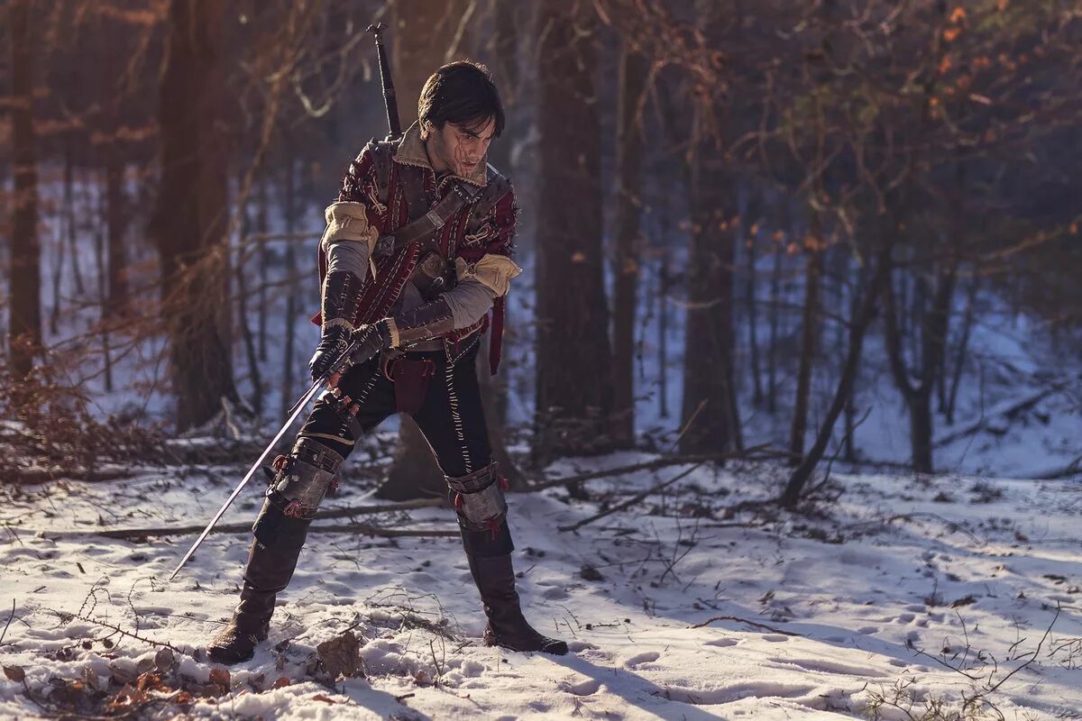 Два охотника. Две охотницы. Две охотницы. Джессика честейн белоснежка и охотник. Охотник с луком.