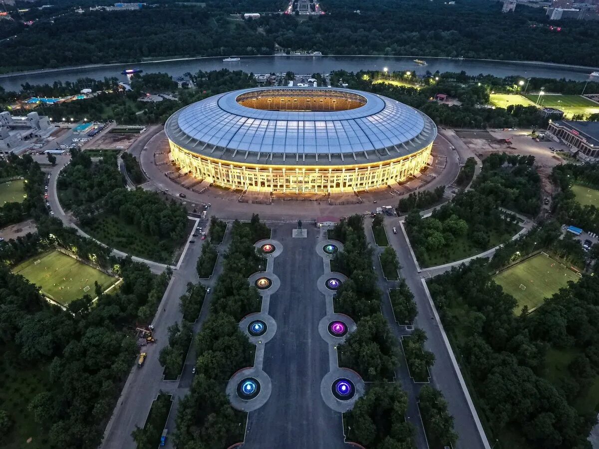 Какой самый большой комплекс. Спортивный комплекс лужники. стадион лужники москва. бса лужники москва. большая спортивная арена лужники.