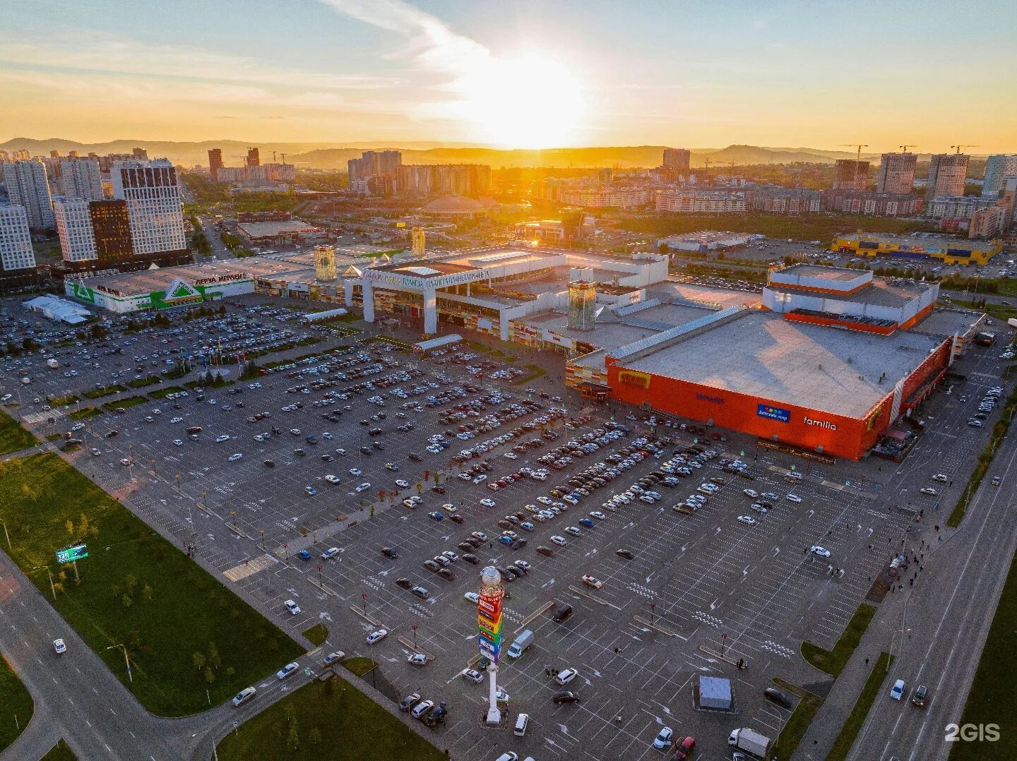 Планета ул 9 мая 77 красноярск. ТРЦ Планета Красноярск. Красноярск Планета торговый центр. Красноярск улица 9 мая 77 Vanana Park. 9 Мая 77 Красноярск.