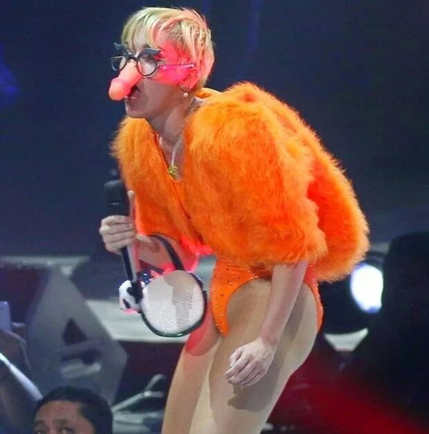 чудаковатая выходка 8 букв. каток на проезжей части. John entwistle 1978. саша барон коэн мтв 2009. чудаковатая выходка 8 букв.