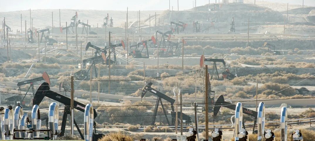 Добыча нефти в саудовской аравии. Месторождения нефти в техасе. Месторождения сланцевой нефти северной америки. Добыча нефти. Нефть в техасе.