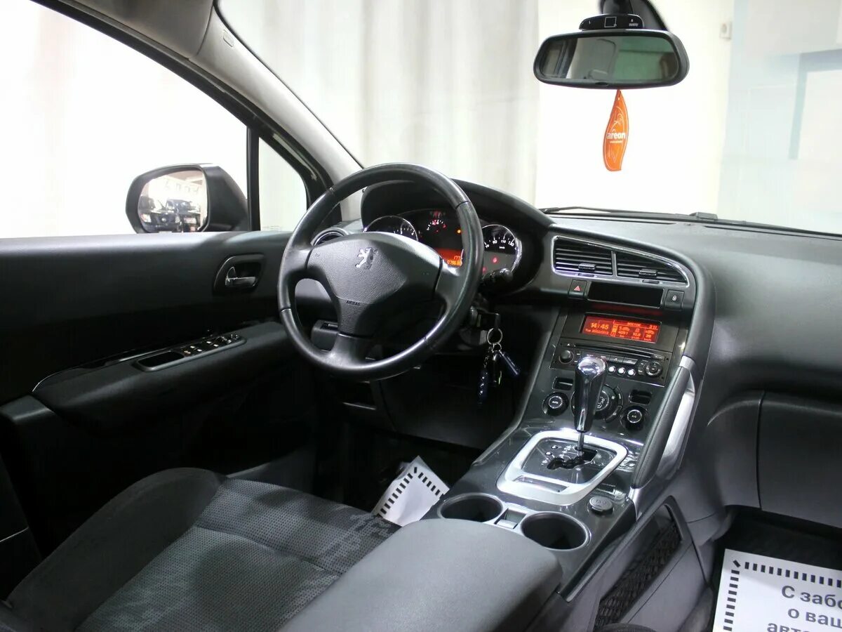 Купить пежо 3008 авито. Пежо 3008 1 салон. Пежо 3008 салон. Peugeot 3008 Interior. Peugeot 3008 2011 Salon.