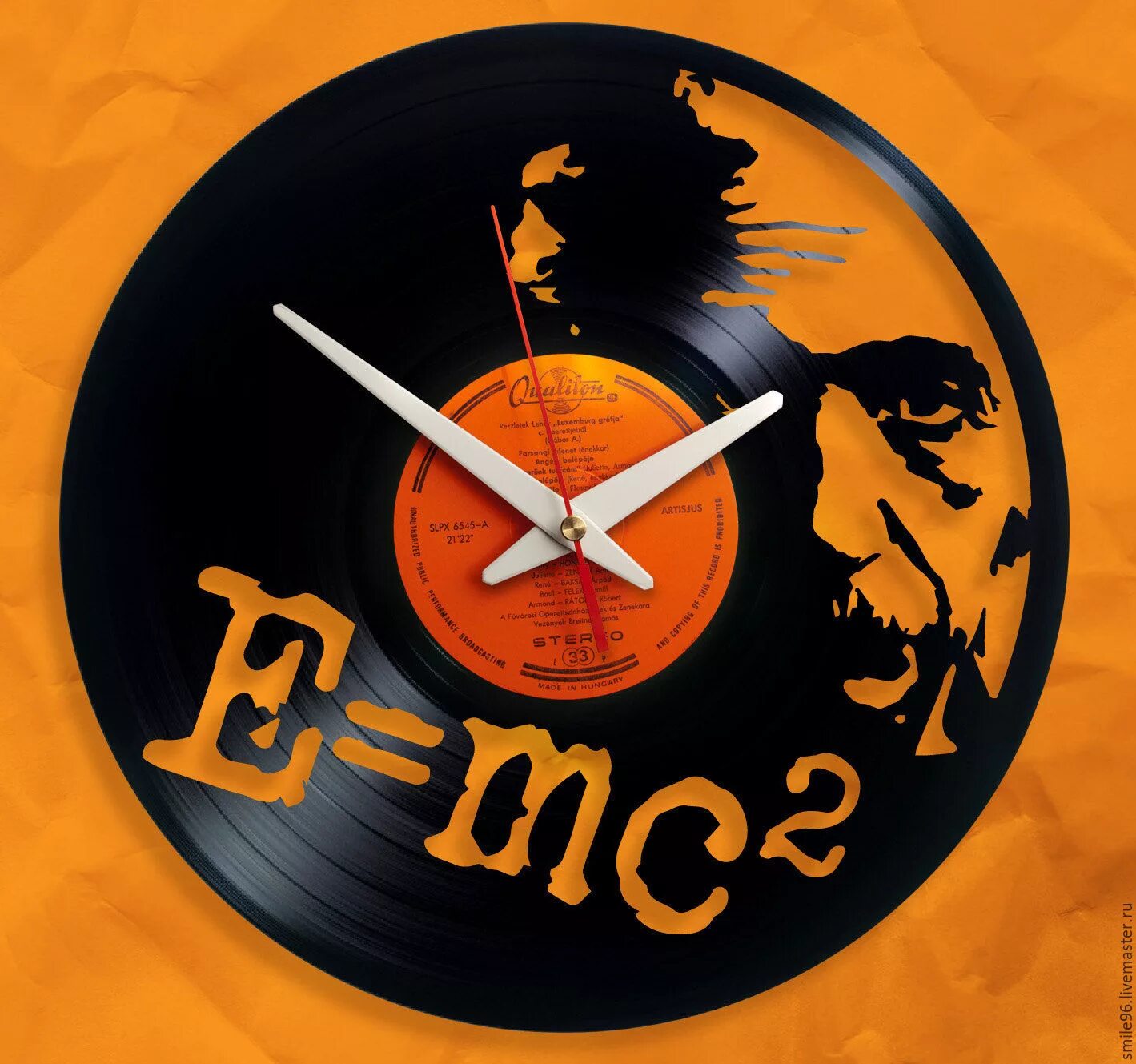 Часы пластины. Часы виниловая пластинка. часы из виниловых пластинок. часы рз виниловых пластинок. часы из пластинки винила.