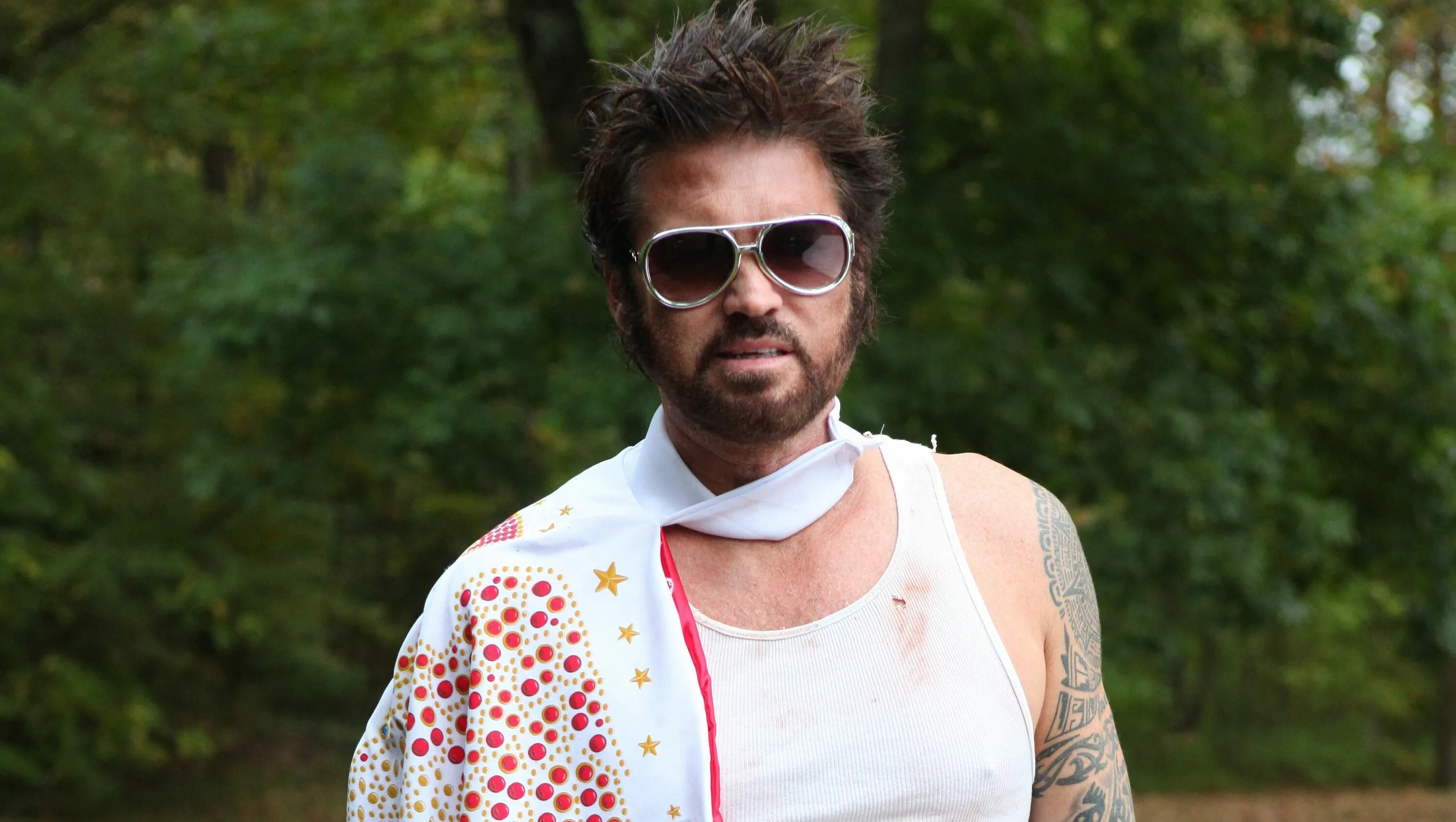 Still the show. В диспут со стефаном. Телесериал короли металлолома. Still the show. Dkb корейская группа.