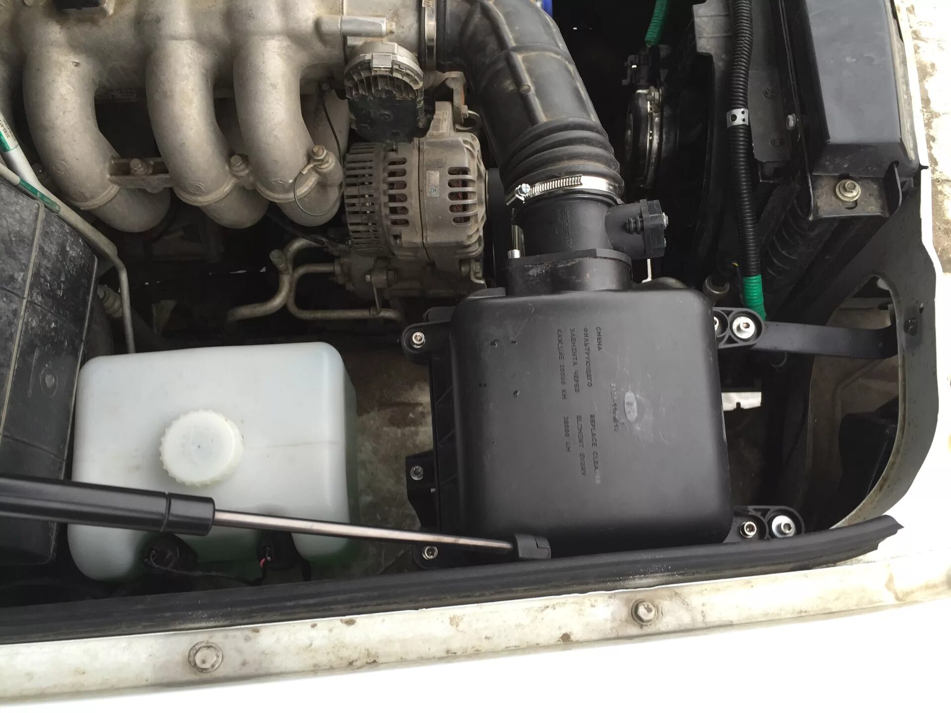 Фильтр воздушный уаз буханка 409. Фильтр воздушный патриот 2014. Фильтр воздушный уаз фермер. Фильтр воздушный на буханку 409 двигатель. Фильтр топливный патриот 2019.