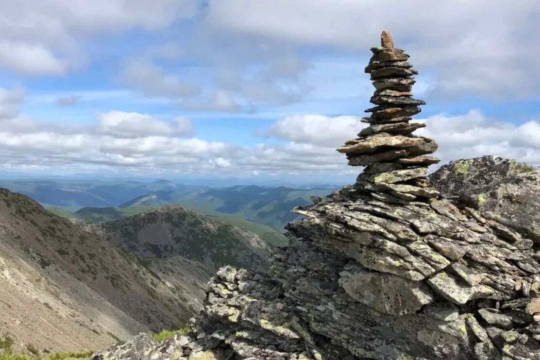 Гора Макит Амурская область. Хребет ям-Алинь. Горы ям-Алинь. Храмовые горы Амурская область.