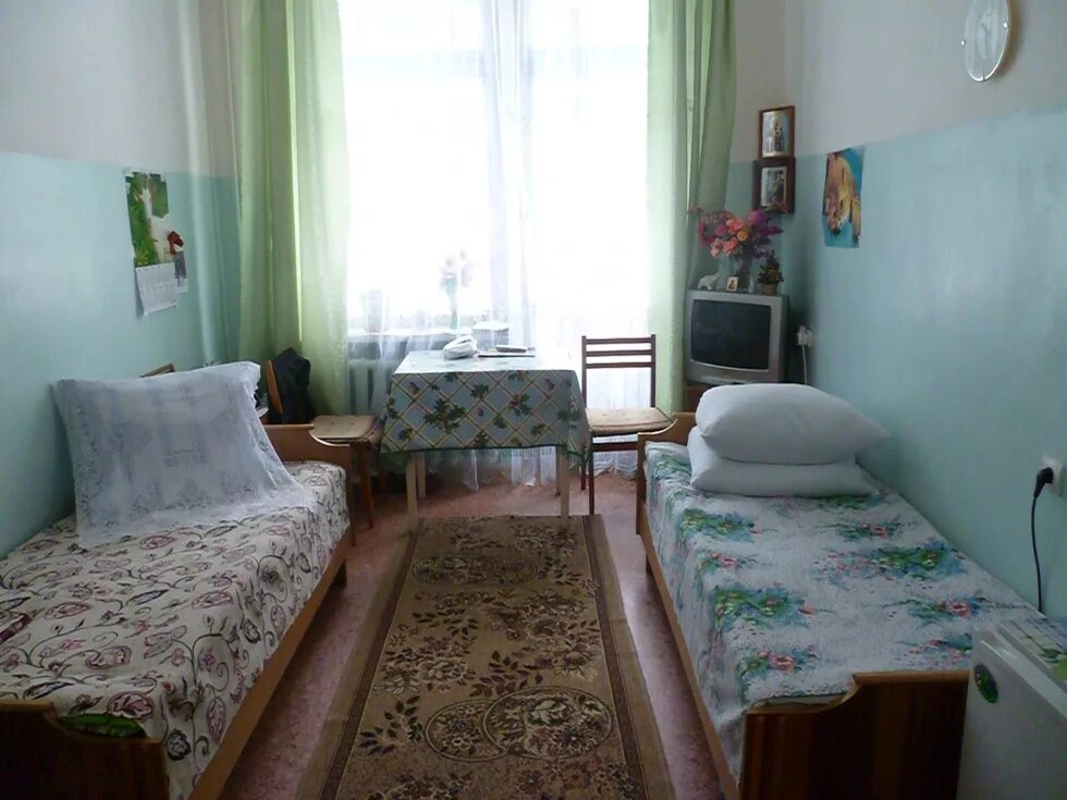 Дом интернат планировка. Детдом для детей инвалидов. Волгоградский дом интернат для престарелых советский. Комнаты в социальных домах престарелых. Новокузнецкий дом-интернат для престарелых и инвалидов.