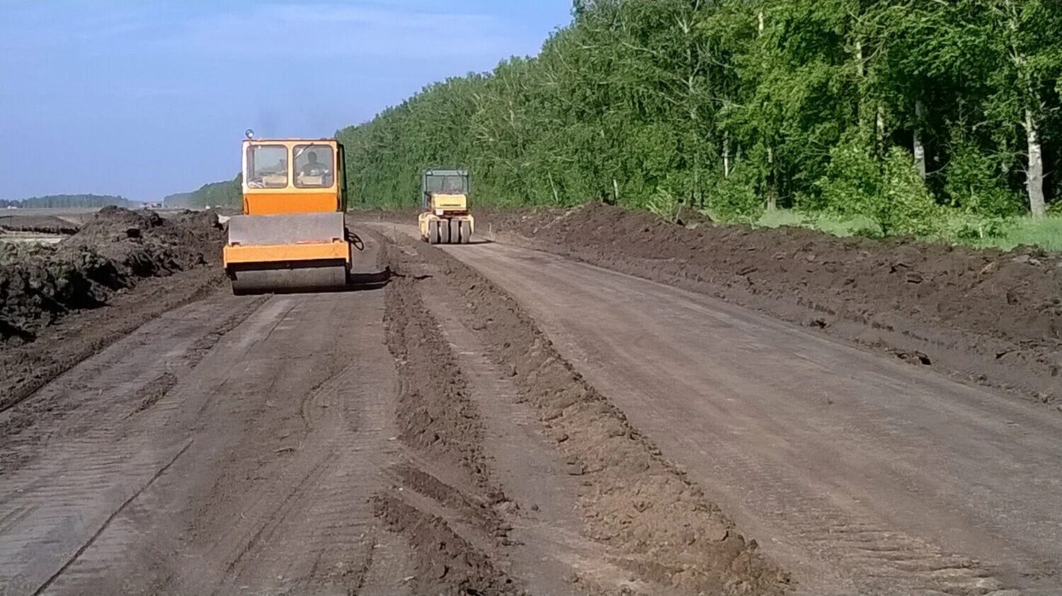 Насыпь при строительстве дороги