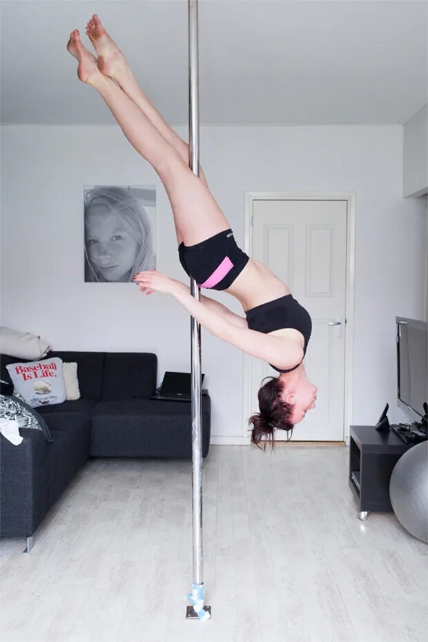 Пилон стационарный. Fka twigs на шесте. Пилон для дома. Пилон. Марион на пилоне.