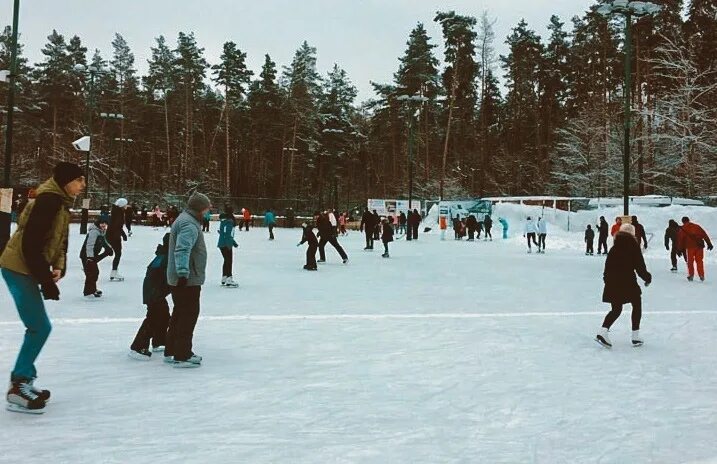 каток ночью. каток воронеж пл ленина. каток у луча воронеж. каток в нелже. парк динамо каток.