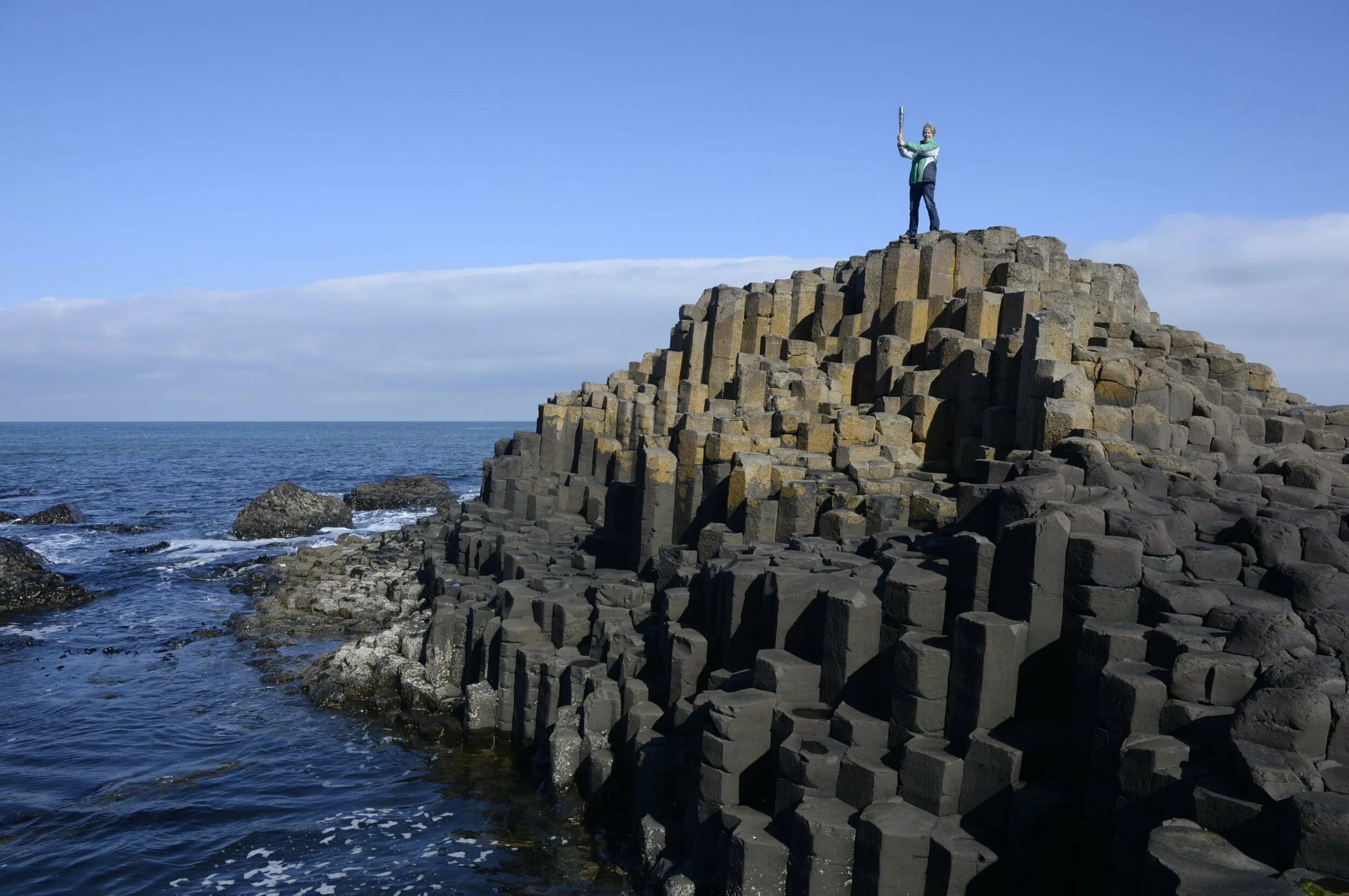Базальтовые дельты. Базальтовые скалы Ирландия. Дорога гигантов Северная Ирландия. Базальтовые колонны, Северная Ирландия. Исландия базальтовые столбы.