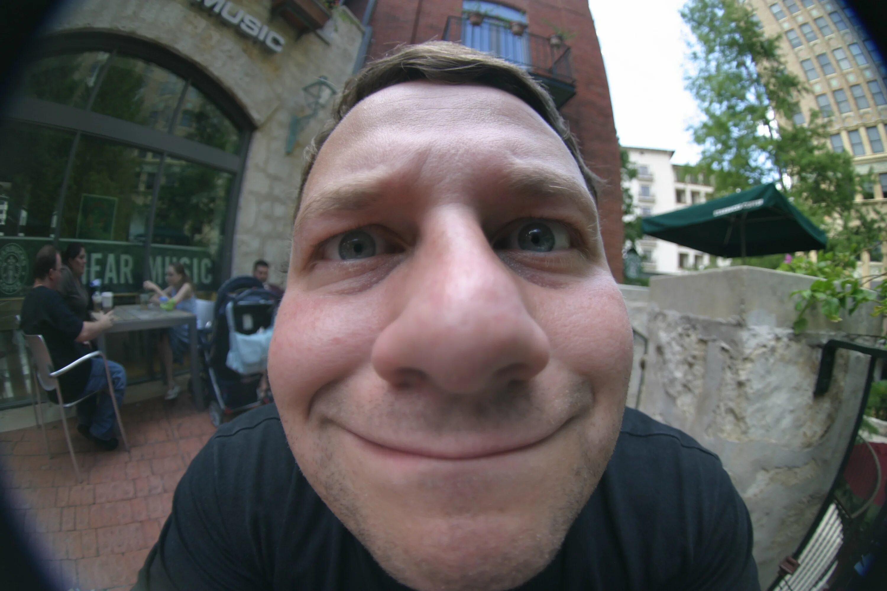 Человек с широким носом. Человек с широким носом. Аарон алексис. Актер эдриан броуди. Человек с широким носом.