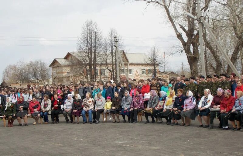 Погода в юсьве пермский. Село Юсьва. Юсьва школа. Аллея героев в Юсьве. Юсьва администрация.