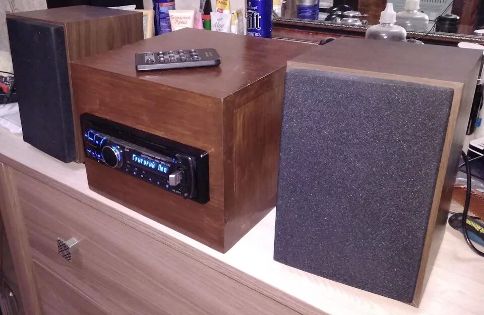 Бумбокс из автомагнитолы 2 din. Магнитофон из автомагнитолы ноэма. Самодельный бумбокс 2. Магнитола с колонками. Колонка из автомагнитолы.