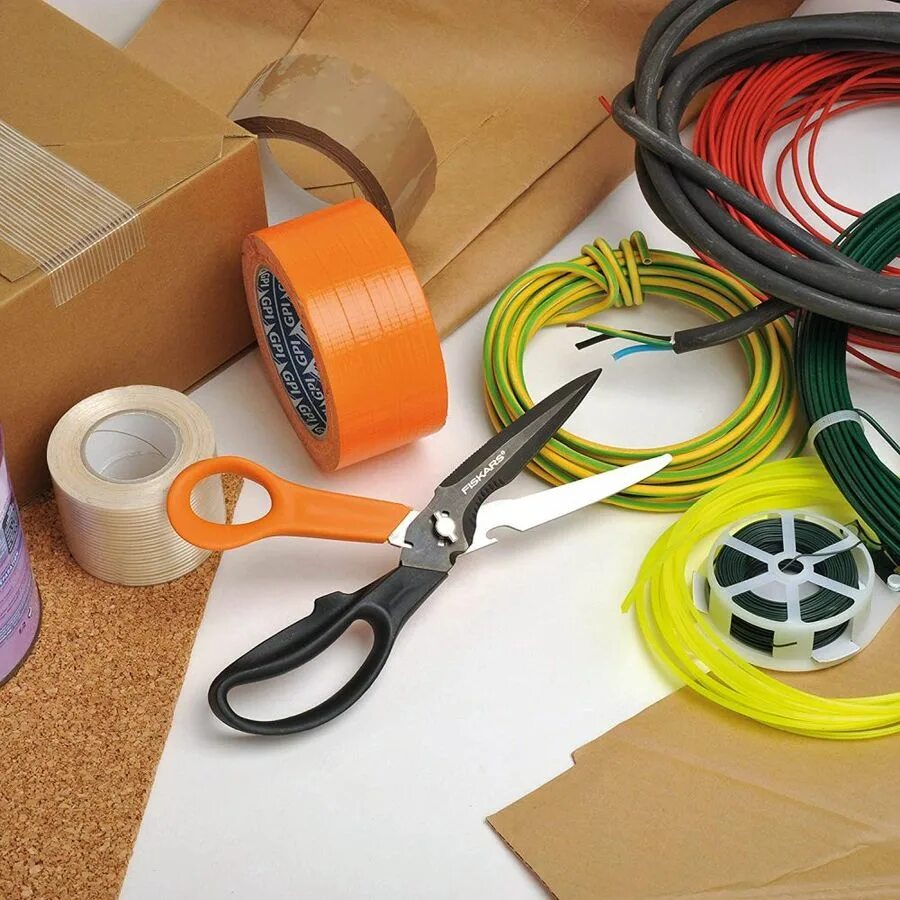 Ножницы для кухни фискарс. Fiskars cuts more 1000809. Fiskars 1000809. Ножницы фискарс photopoint. Секатор черный с оранжевым.