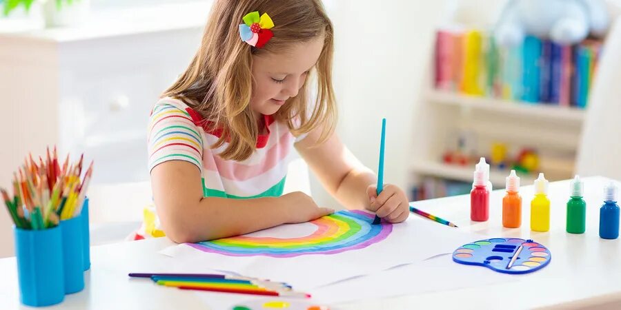 Изо для детей. Student drawing. Дети творчество. Детское творчество рисование. Ребенок художник.
